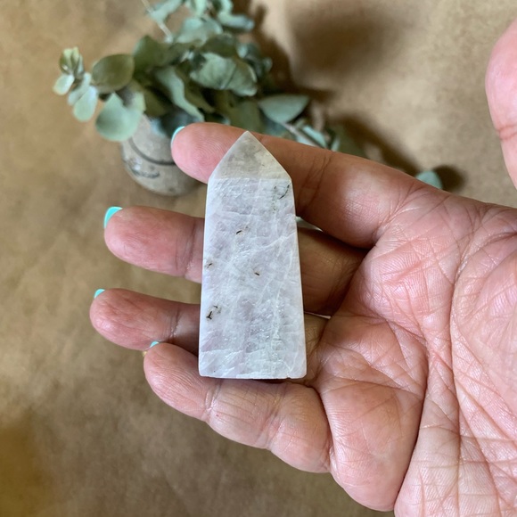 Kunzite Tower - Picture 6 of 6